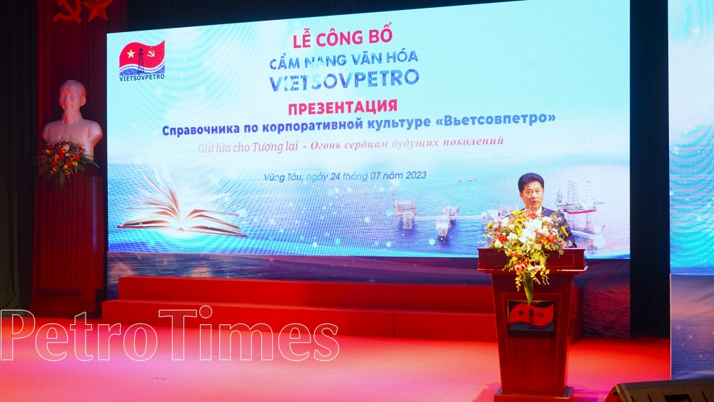 phat-bieu-gioi-thieu-cam-nang-van-hoa-Vietsovpetro